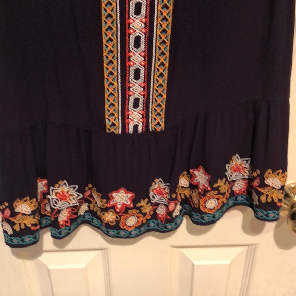 Embroidered black top - Picture 3 of 3